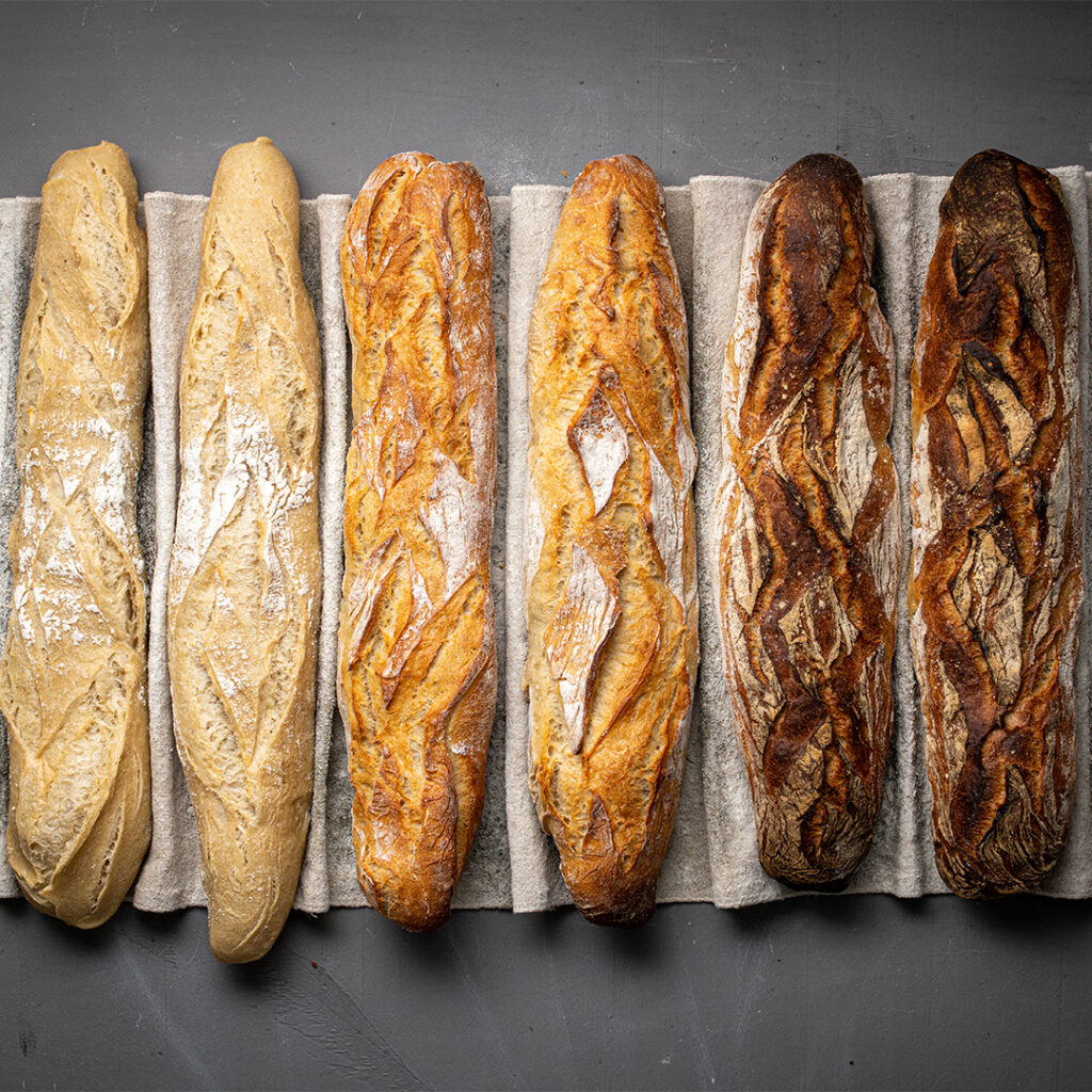 Devanture de boulangerie Marie Blachère illustrant l'accès numérique des employés à l'intranet