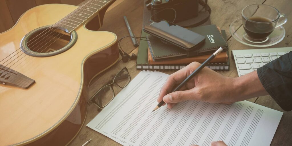 Illustration stylisée de mots liés à la musique dans un top 10 format